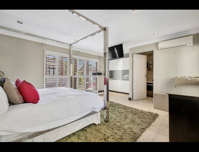 5 BEDROOM HOUSE FOR SALE IN HYDE PARK